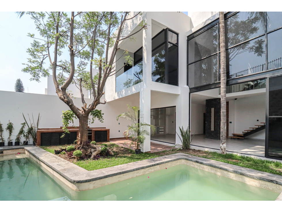CASA MODERNA CON 5 RECÁMARAS, ALBERCA Y VIG 24/7