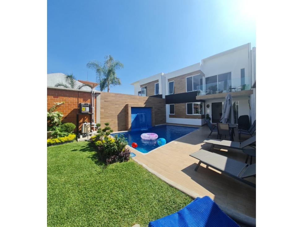 Casa con Alberca Climatizada y Paneles Solares $4,600,000