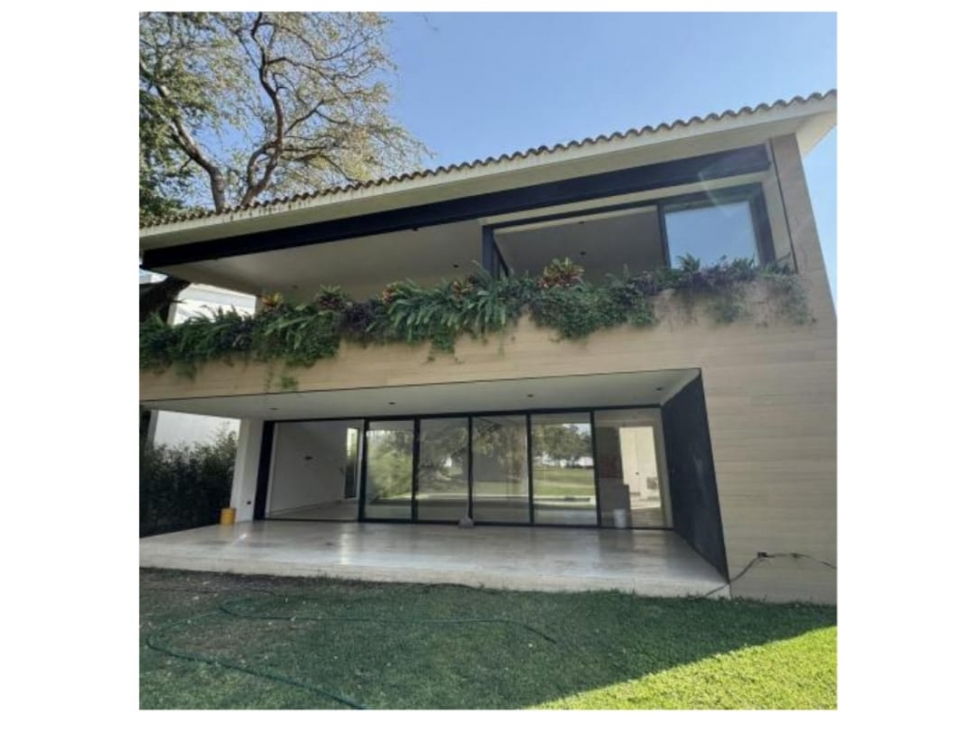 CASA EN VENTA SOBRE FARWAY EN PARAÍSO COUNTRY