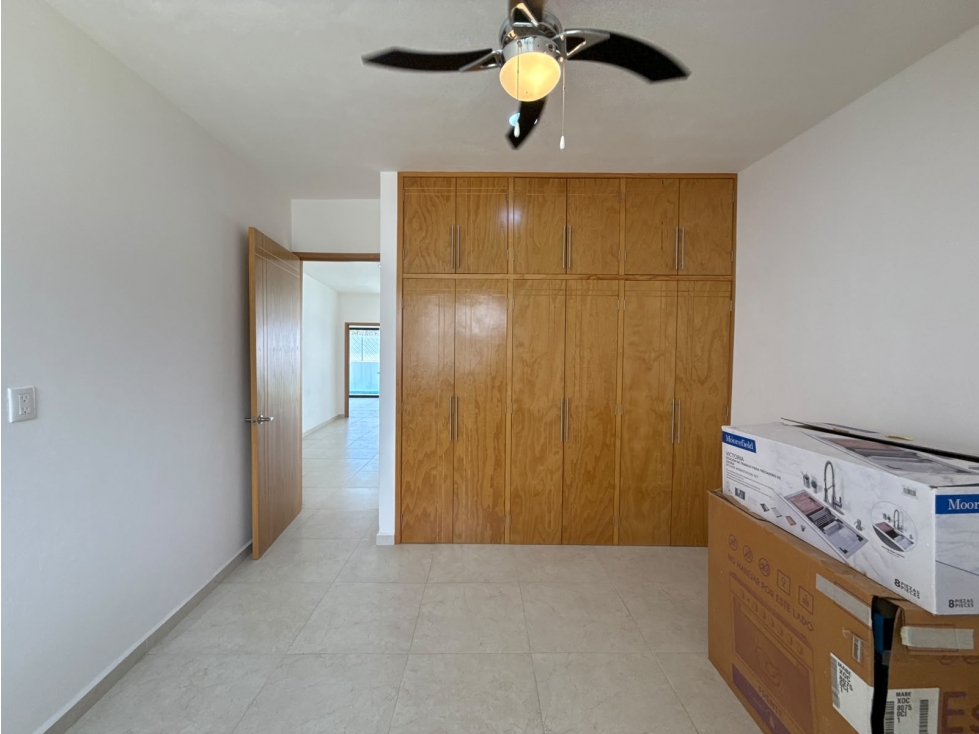 CASA NUEVA DE UN NIVEL CON CARRIL DE NADO — foto 3