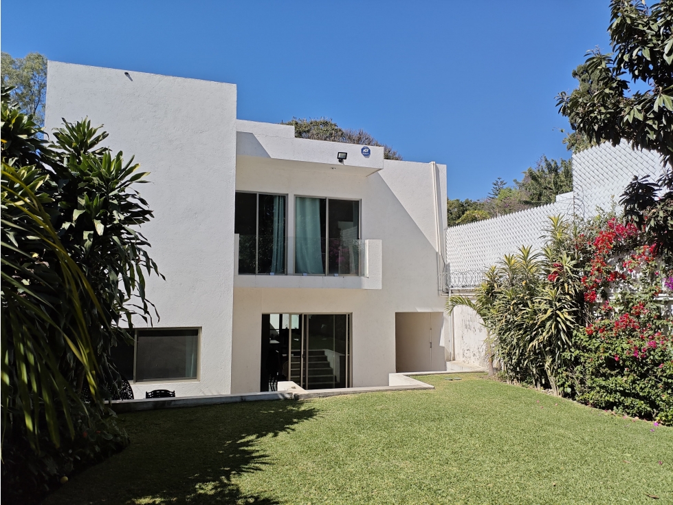 Casa con Alberca en Zona Fresca y Arbolada -Cuernavaca, Cerca de Todo!