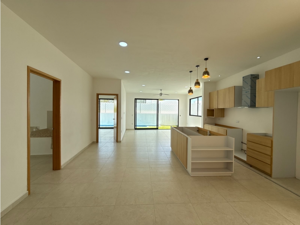 CASA NUEVA DE UN NIVEL CON CARRIL DE NADO — foto 4