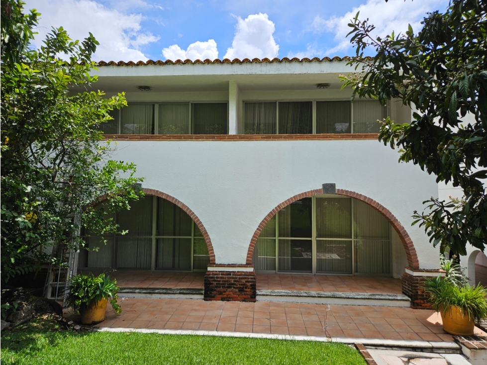 ¡Casa Colonial con Enorme JardÃ­n y Alberca! — foto 3
