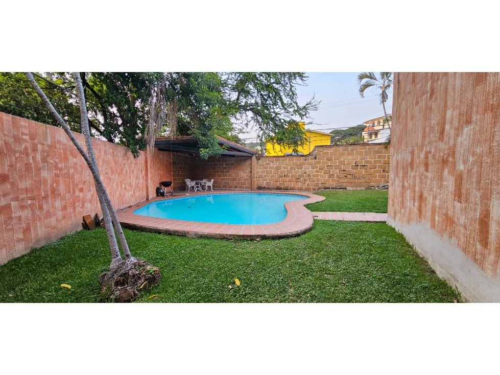 Tu Refugio Ideal en Burgos Cuernavaca: Casa con Alberca y Jardín — foto 2