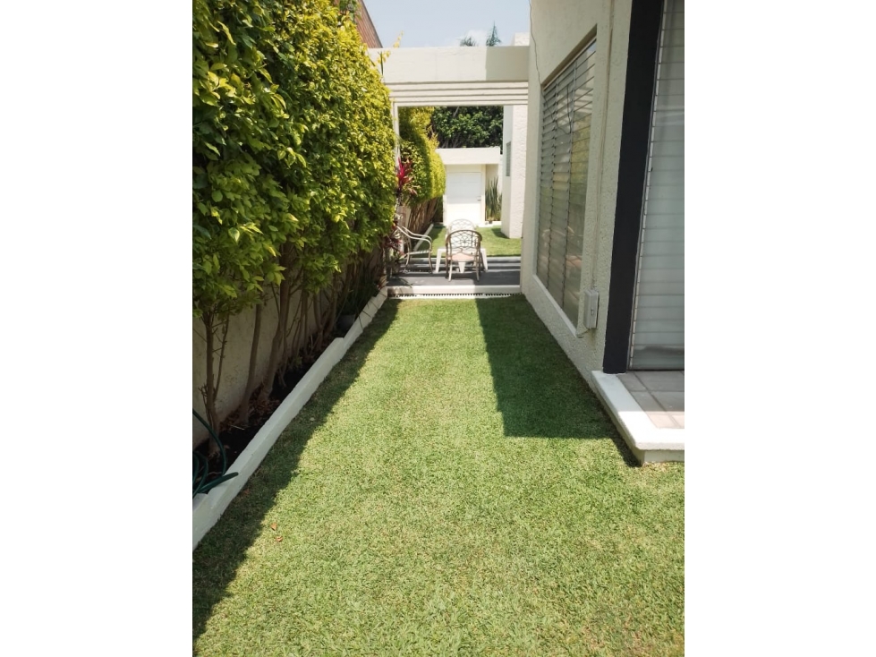 AMPLIA CASA EN UN SOLO NIVEL CON JARDÍN Y ALBERCA — foto 4