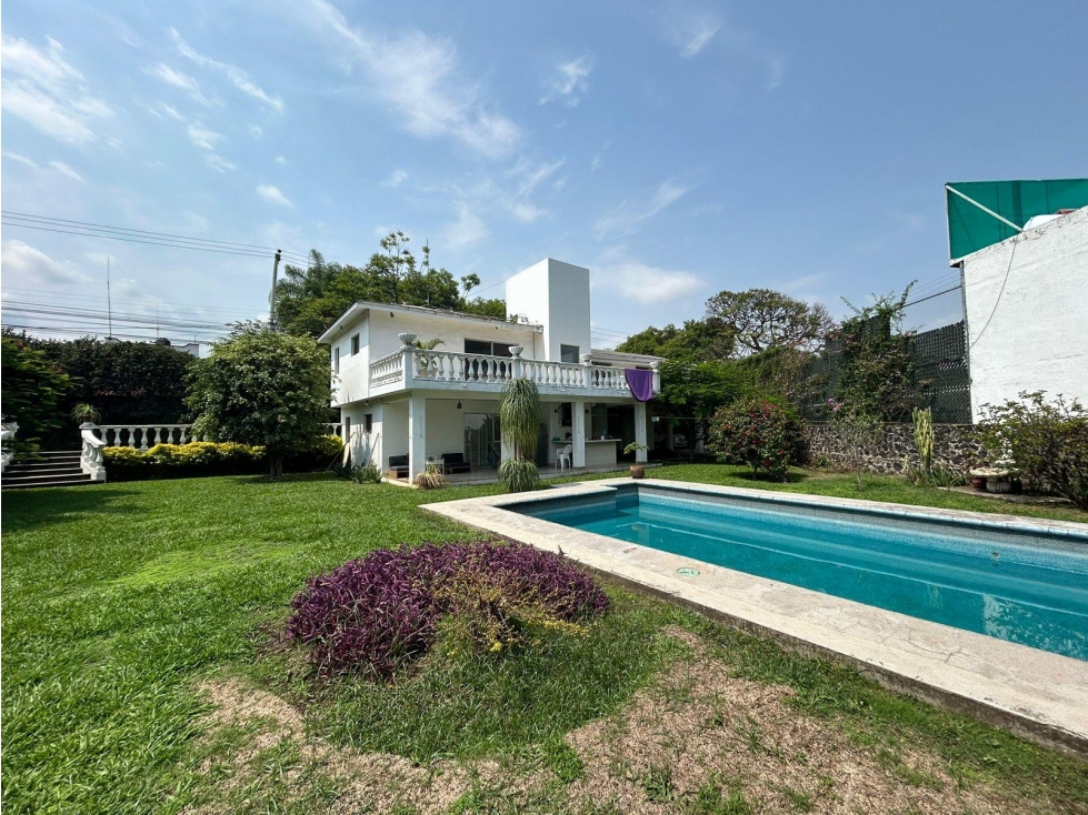 Casa en Zona Dorada: Casa para Remodelar con Excelente Ubicación