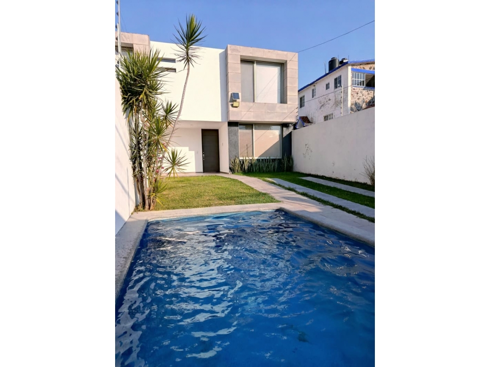 CASA MODERNA CON ALBERCA EN EMILIANO ZAPATA, MORELOS