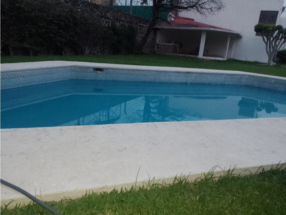 Gran oportunidad en Lomas de Cuernavaca. Amplio terreno - 2