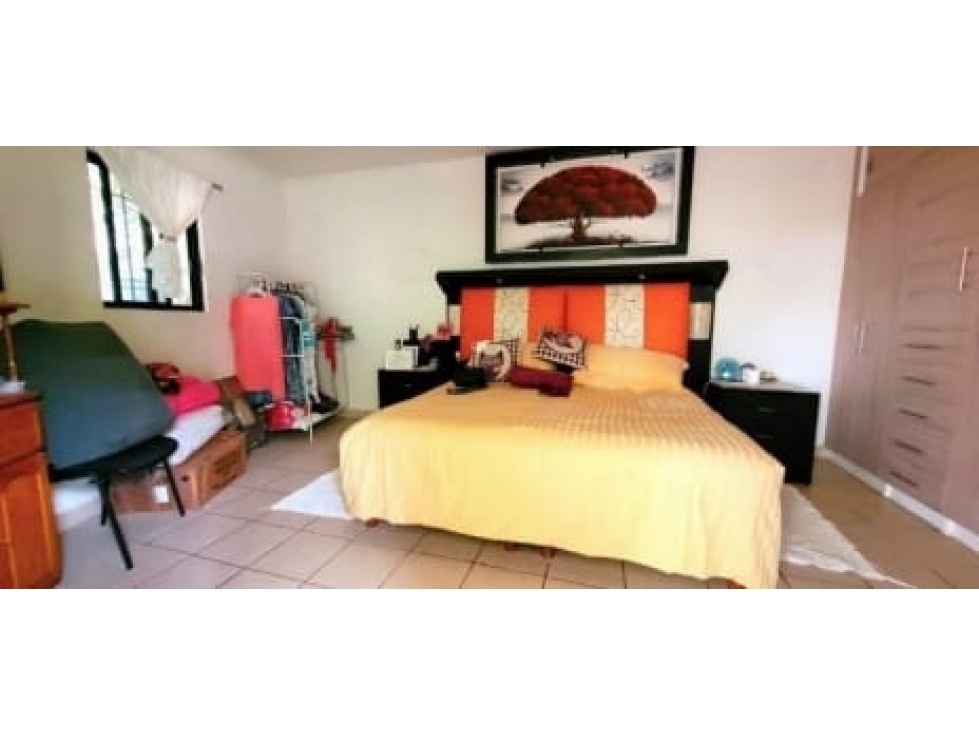 Amplia casa con jardín y bungalows en fraccionamiento exclusivo. - 4