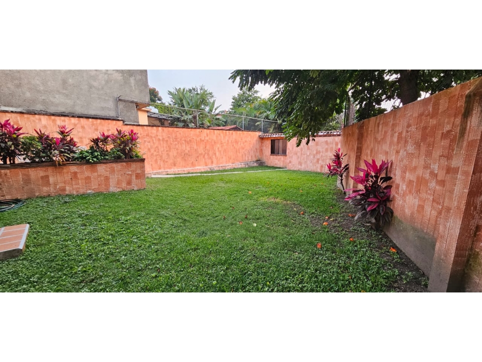 Tu Refugio Ideal en Burgos Cuernavaca: Casa con Alberca y Jardín — foto 4