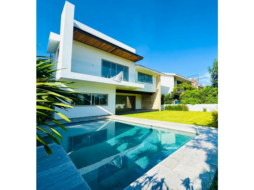 Residencia de Lujo en Campo de Golf con Vista al Lago $11,750,000