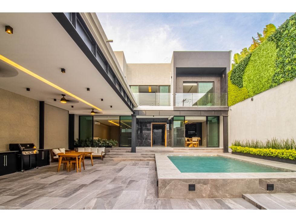 RESIDENCIA DE LUJO EN FRACCIONAMIENTO LAS BRISAS - 1