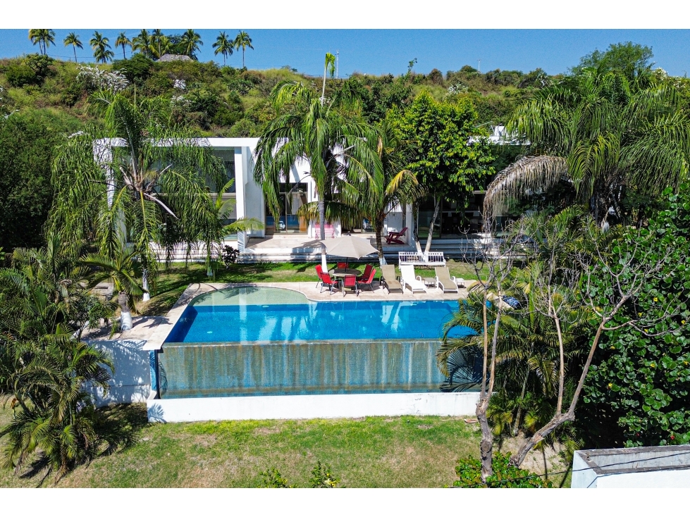 Casa de Ensueño en Tequesquitengo con Vista al Lago 1,800 m² - 1