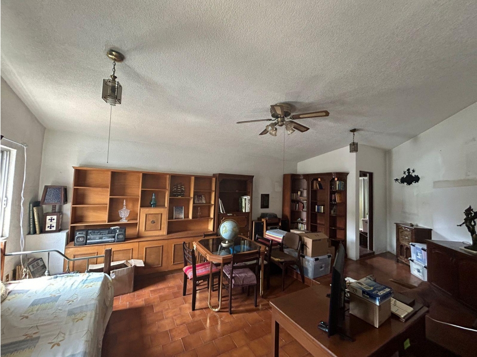 Casa en Zona Dorada: Casa para Remodelar con Excelente Ubicación — foto 5