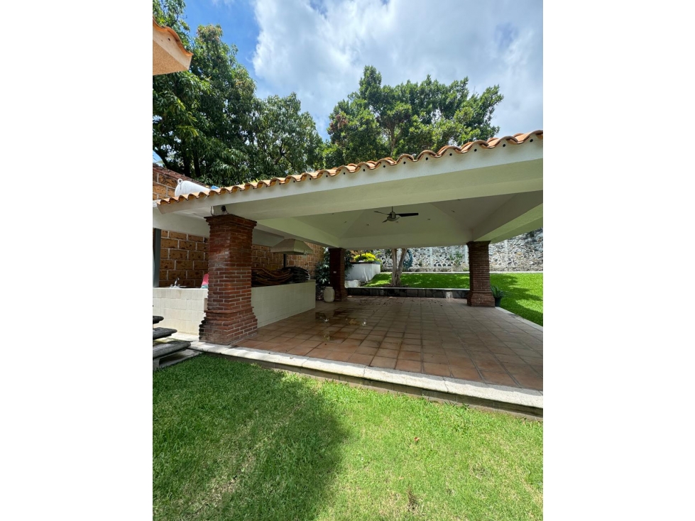 ¡Casa Colonial con Enorme JardÃ­n y Alberca! — foto 2