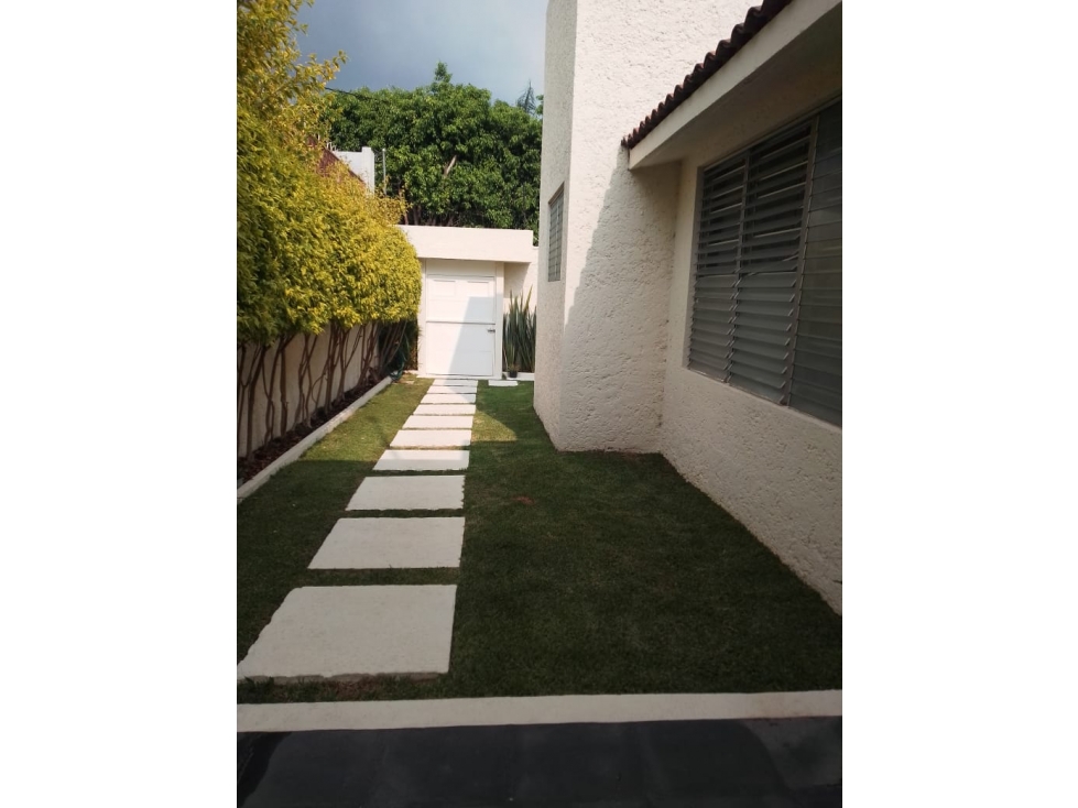 AMPLIA CASA EN UN SOLO NIVEL CON JARDÍN Y ALBERCA — foto 5