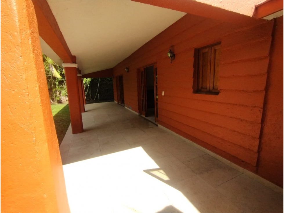 CASA EN BURGOS, ALBERCA, JARDÍN, EXCELENTES ACABADOS - 5