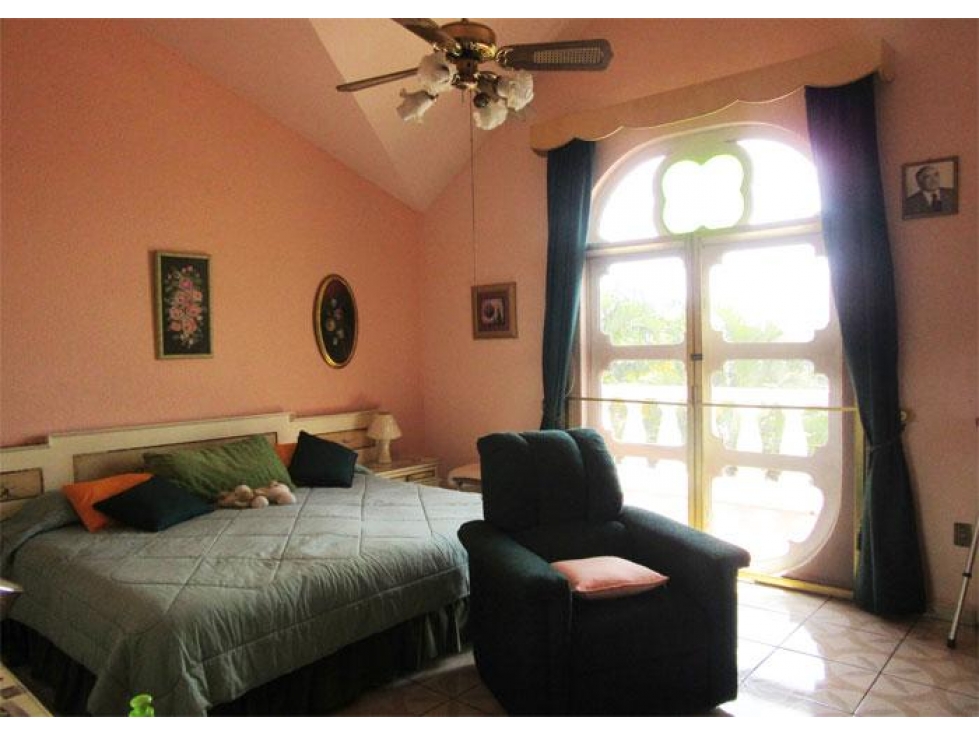 Gran Oportunidad : Propiedad para Remodelar con Potencial Único — foto 6