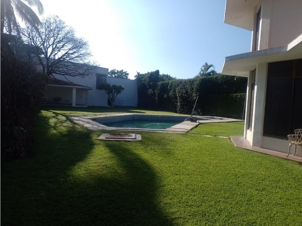 Gran oportunidad en Lomas de Cuernavaca. Amplio terreno - 4