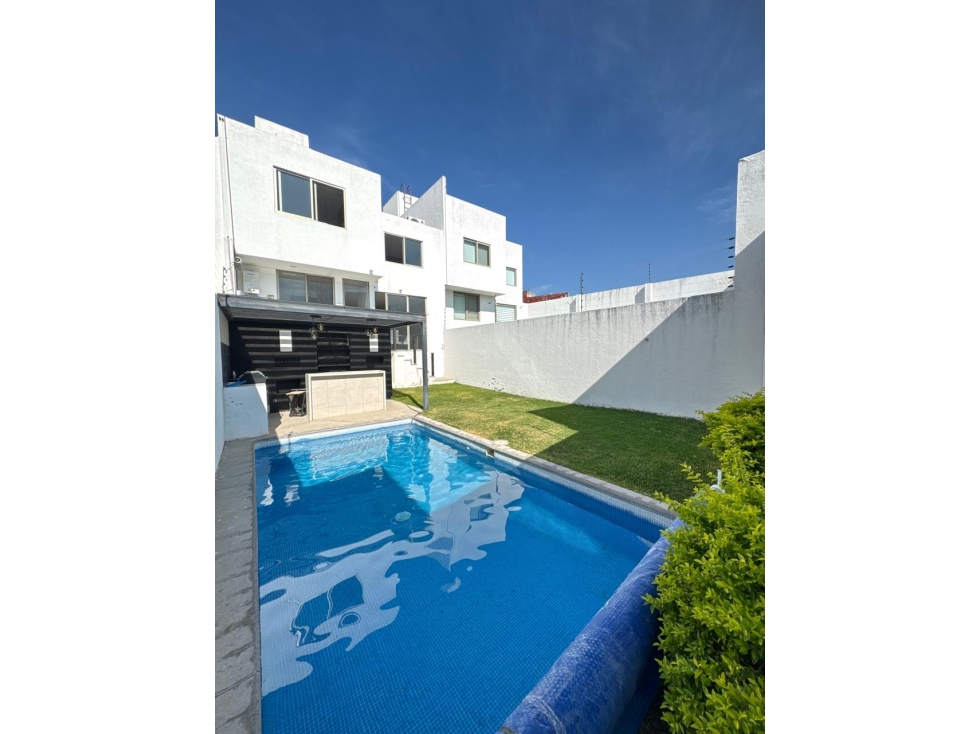 Hermosa Casa con Alberca en Lomas Trujillo