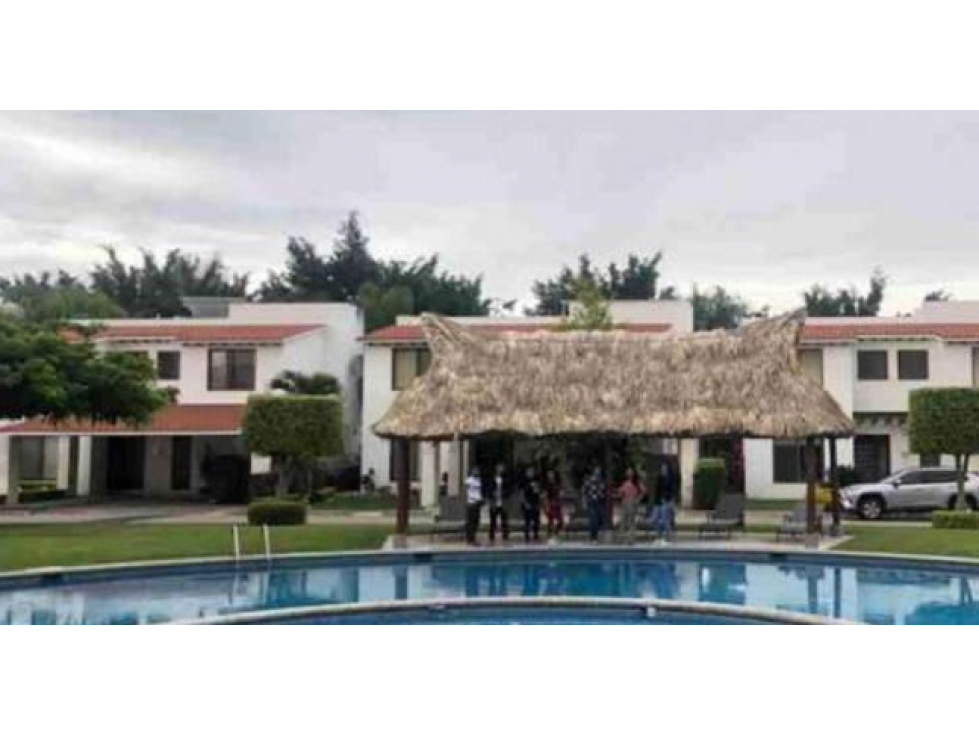 VILLA EXCLUSIVA CON VISTA AL CAMPO EN PARAISO COUNTRY