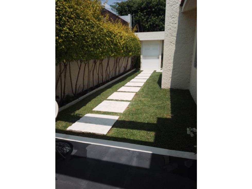 AMPLIA CASA EN UN SOLO NIVEL CON JARDÍN Y ALBERCA — foto 6