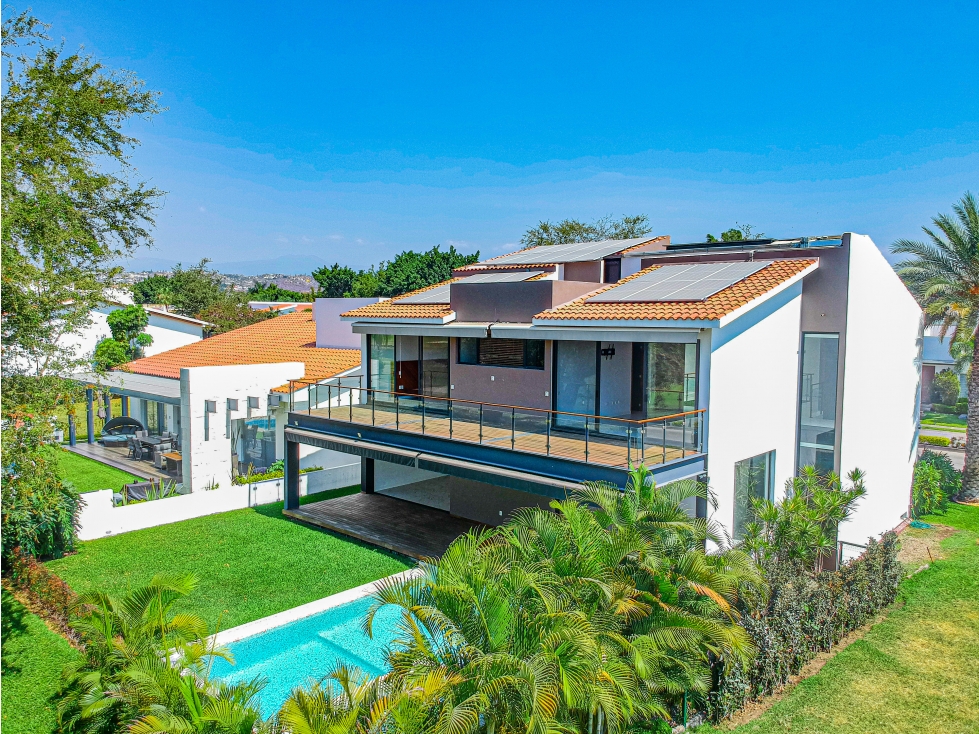 ESPECTACULAR CASA ÚNICA EN LA ZONA, FRENTE AL GREEN — foto 3