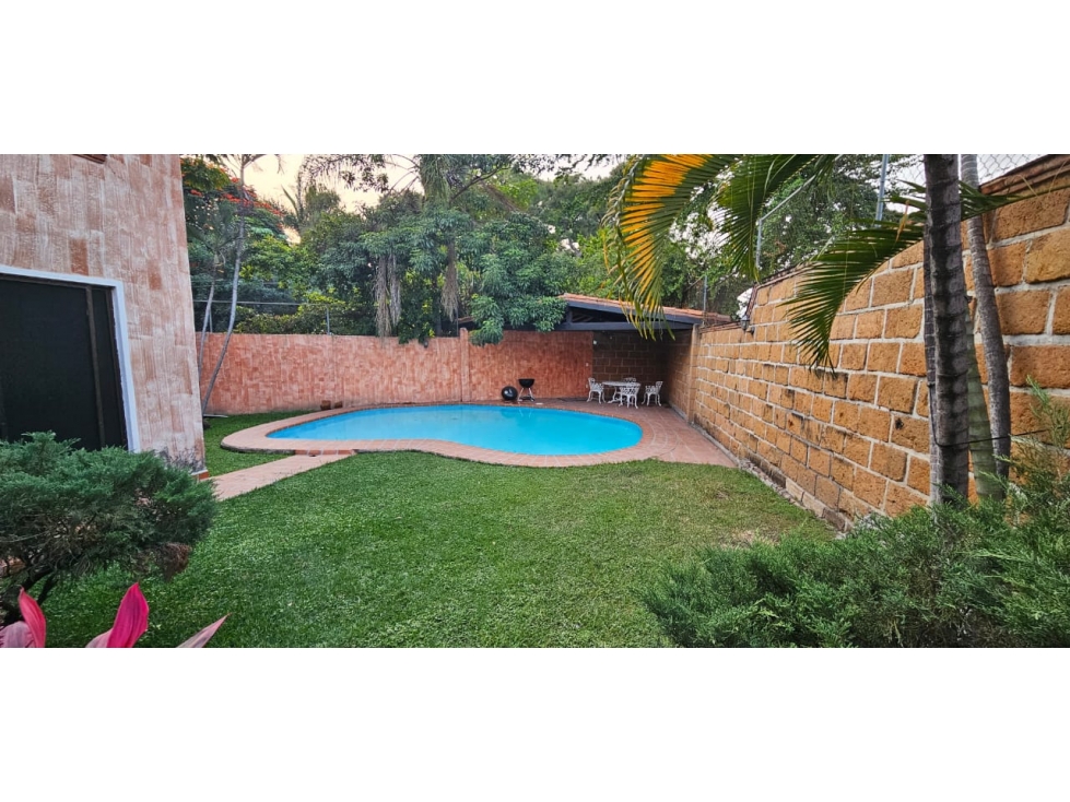 Tu Refugio Ideal en Burgos Cuernavaca: Casa con Alberca y Jardín — foto 3