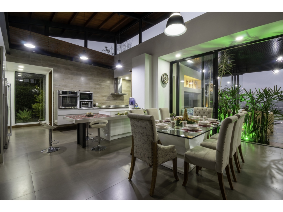 CASA EXCLUSIVA UBICADA POR MERCAJUSTE EN EL ALTO DE LAS PALMAS — foto 4