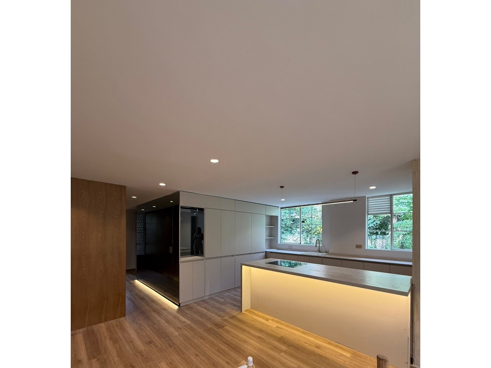 APARTAMENTO REMODELADO SECTOR VIZCAYA