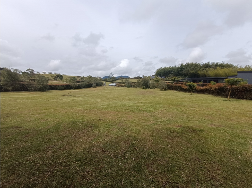 LOTE EN LLANOGRANDE SITUADO EN URBANIZACION CERRADA — foto 2