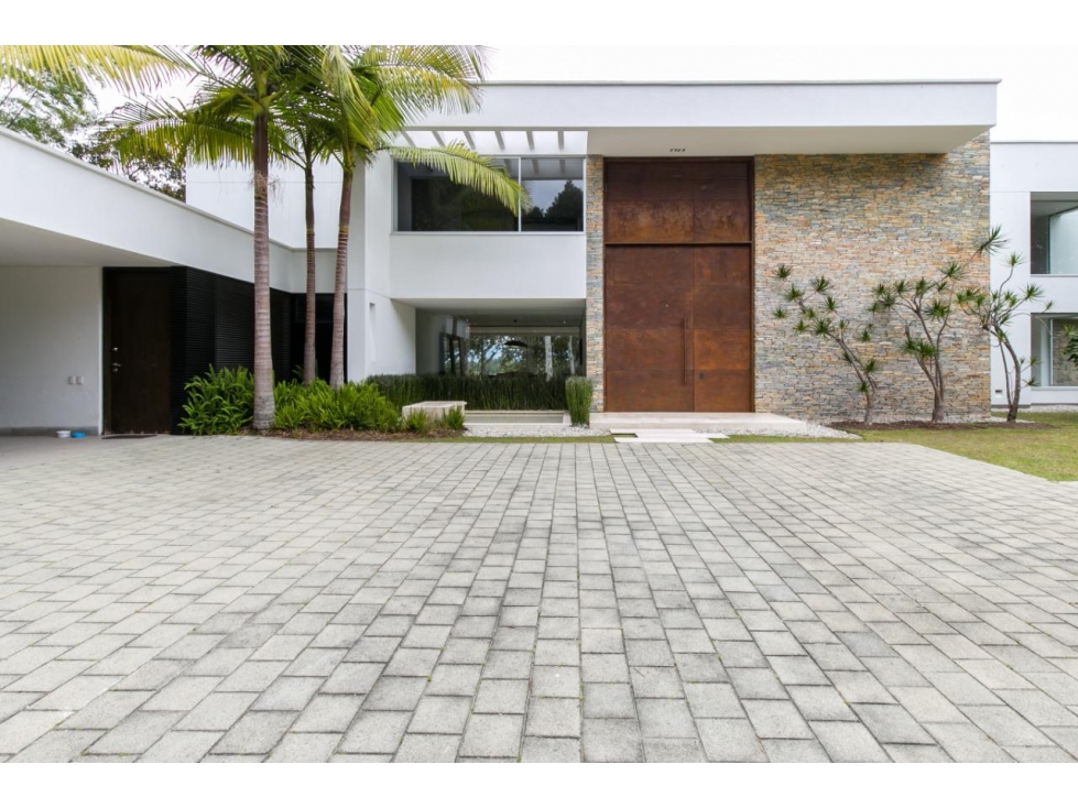 CASA UBICADA EN UNA DE LAS MEJORES URBANIZACIONES DE LLANOGRANDE