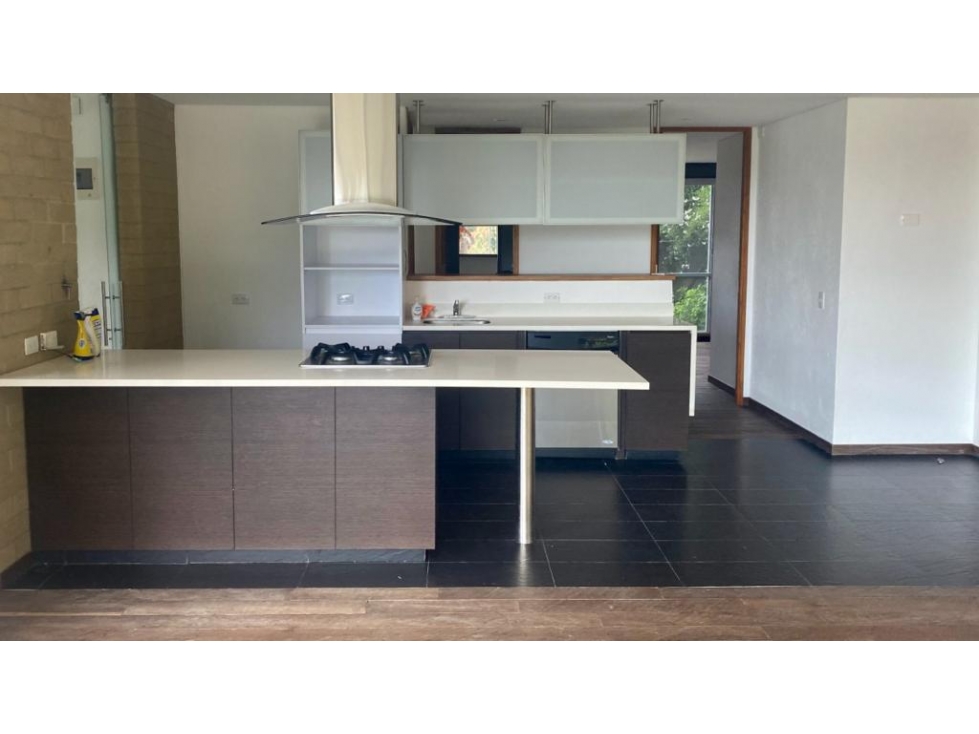 APARTAMENTO SITUADO EN EXCLUSIVA URBANIZACIÓN EN EL RETIRO - 2