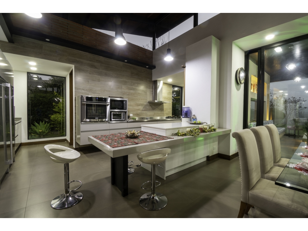 CASA EXCLUSIVA UBICADA POR MERCAJUSTE EN EL ALTO DE LAS PALMAS — foto 5