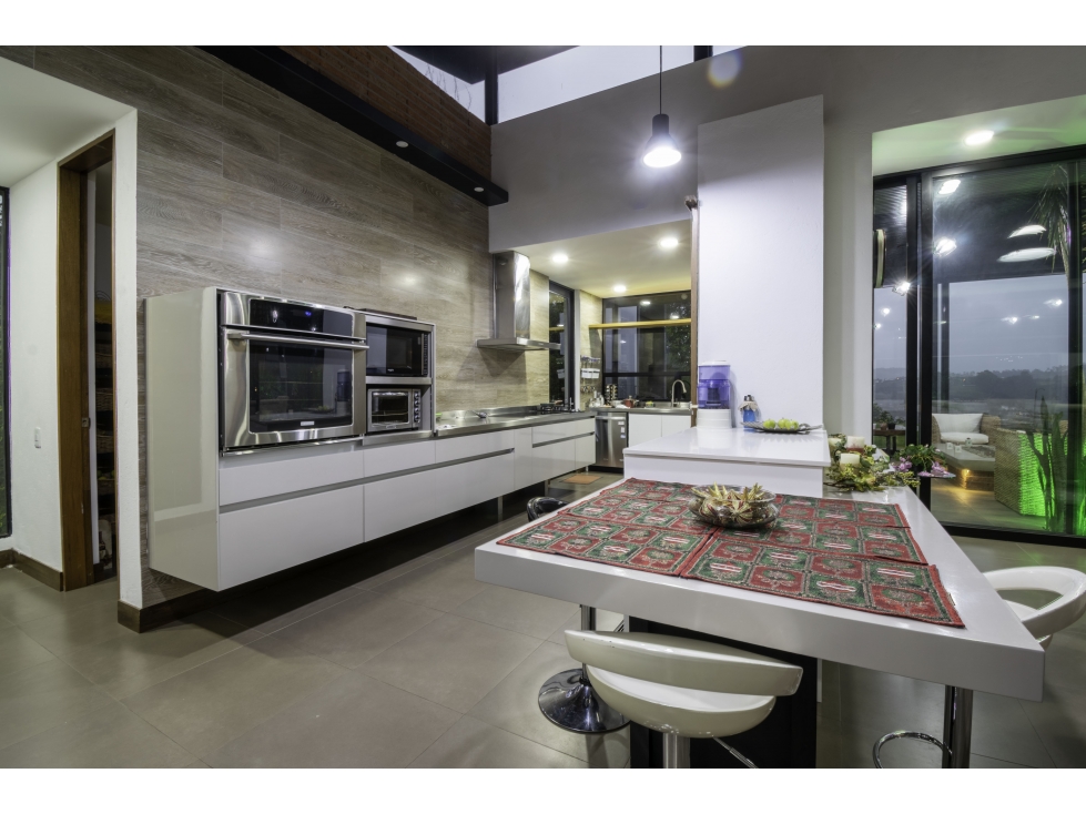 CASA EXCLUSIVA UBICADA POR MERCAJUSTE EN EL ALTO DE LAS PALMAS — foto 6