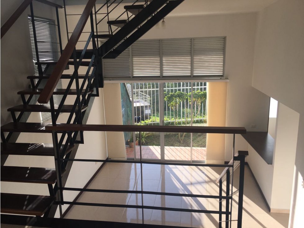 Casa en conjunto en la Castellana Armenia 1230 — foto 2