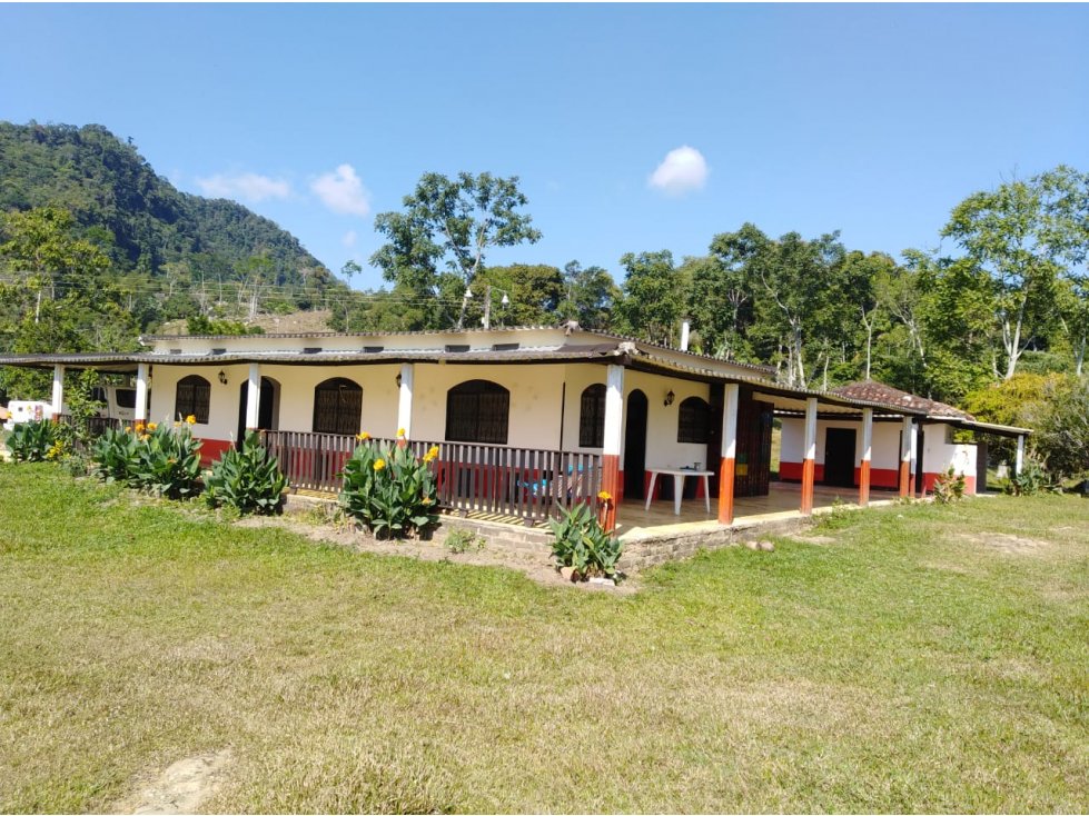 Finca Ganadera y Agrícola en Giron 4731 - 2