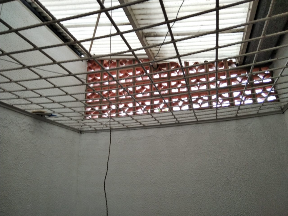 CASA ESQUINERA EN BARRIO AL SUROCCIDENTE DE ARMENIA - 6