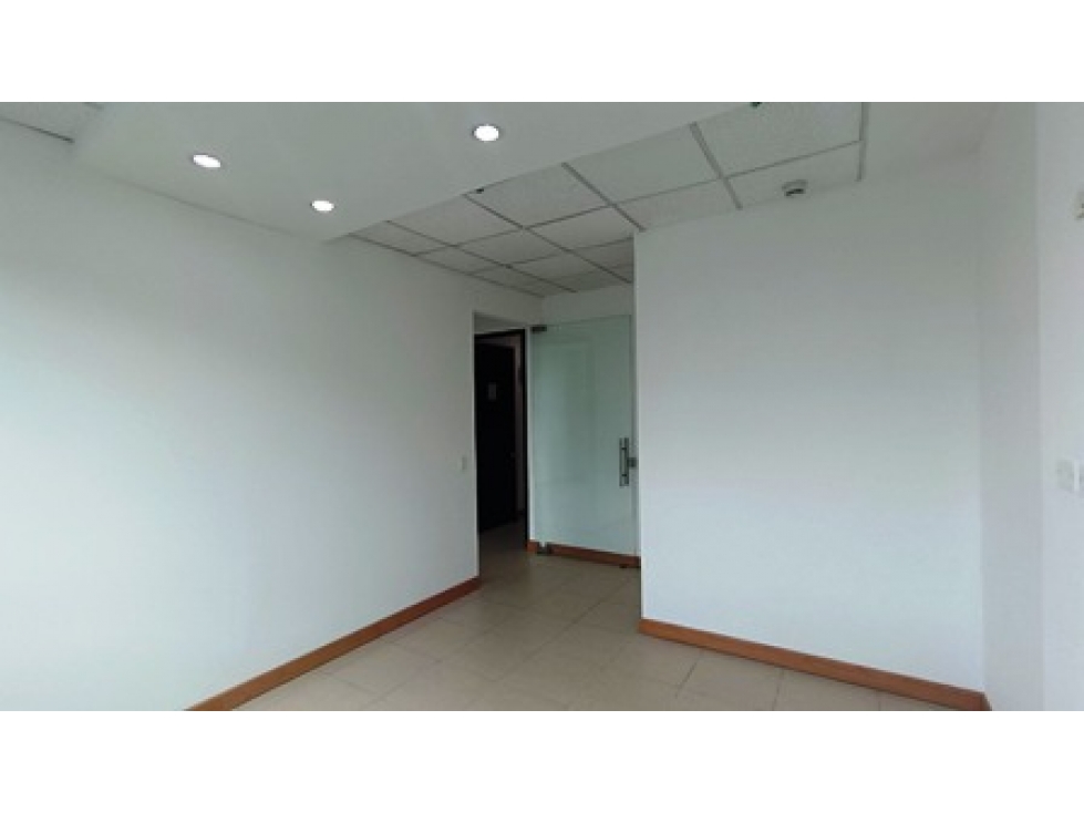 Arriendo Oficina Ubicada en el chico Auto norte