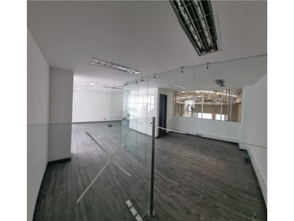 BODEGA 617.43 m² - ENGATIVÁ ÁLAMOS NORTE