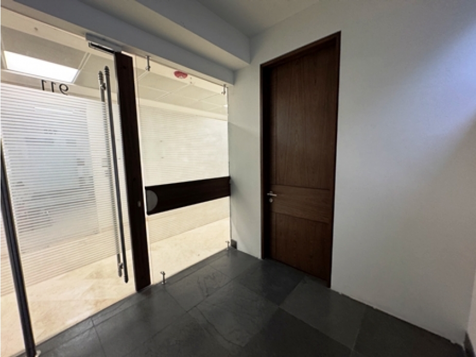 Arriendo oficina Centro empresarial Av Chile — foto 2