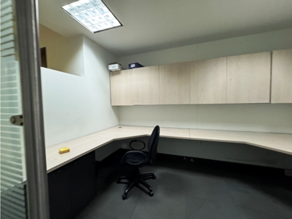 Arriendo oficina Centro empresarial Av Chile — foto 3