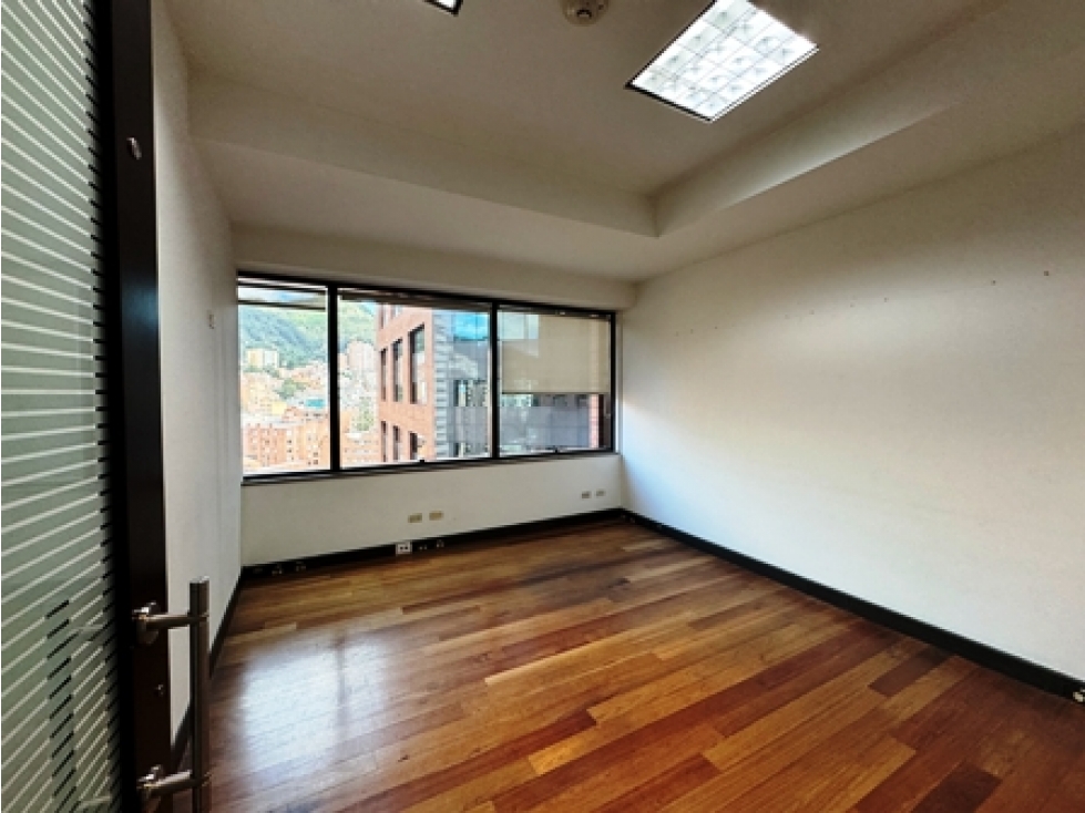 Arriendo oficina Centro empresarial Av Chile — foto 4