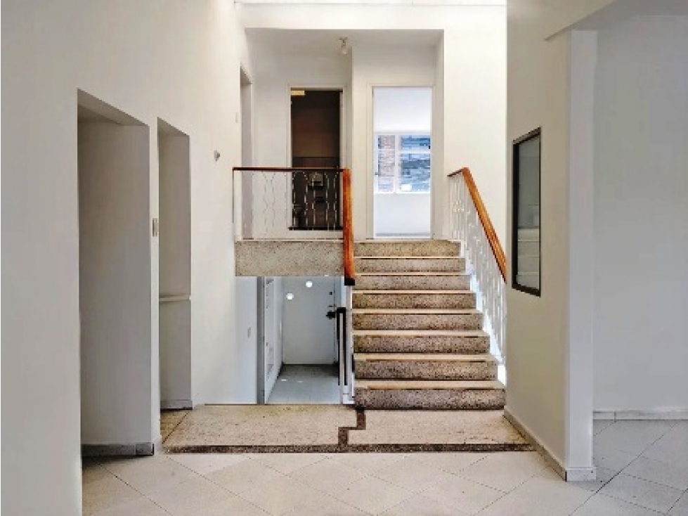 Arriendo Casa oficina Castellana Localidad Barrios Unidos — foto 3