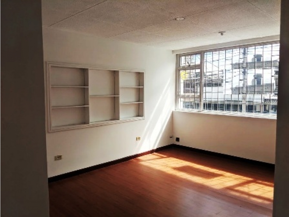 Arriendo Casa Oficina La Castellana Localidad Barrios Unidos — foto 4
