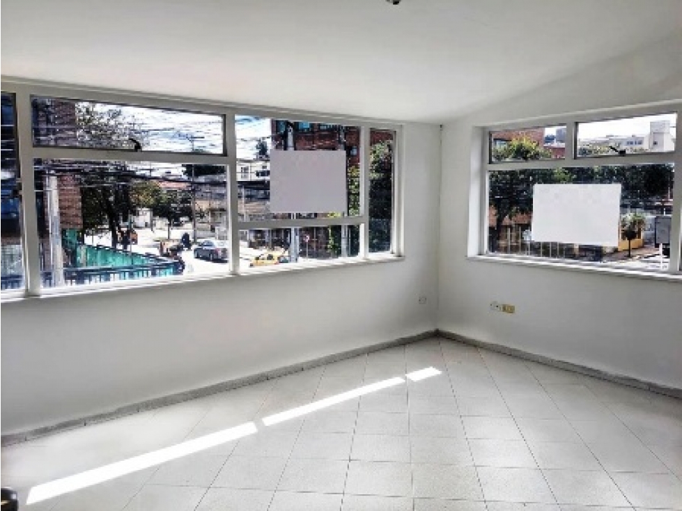 Arriendo Casa oficina Castellana Localidad Barrios Unidos — foto 5