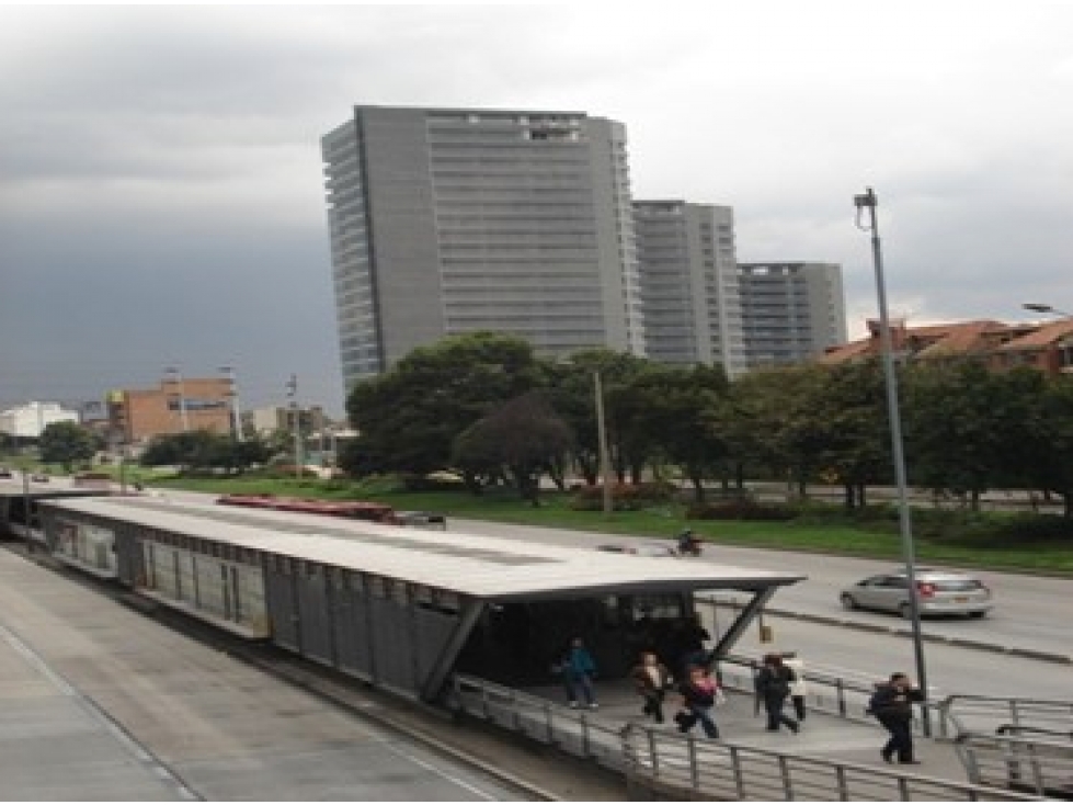 OFICINA EN ARRIENDO / VENTA BOGOTA AMOBLADA autopista calle 100