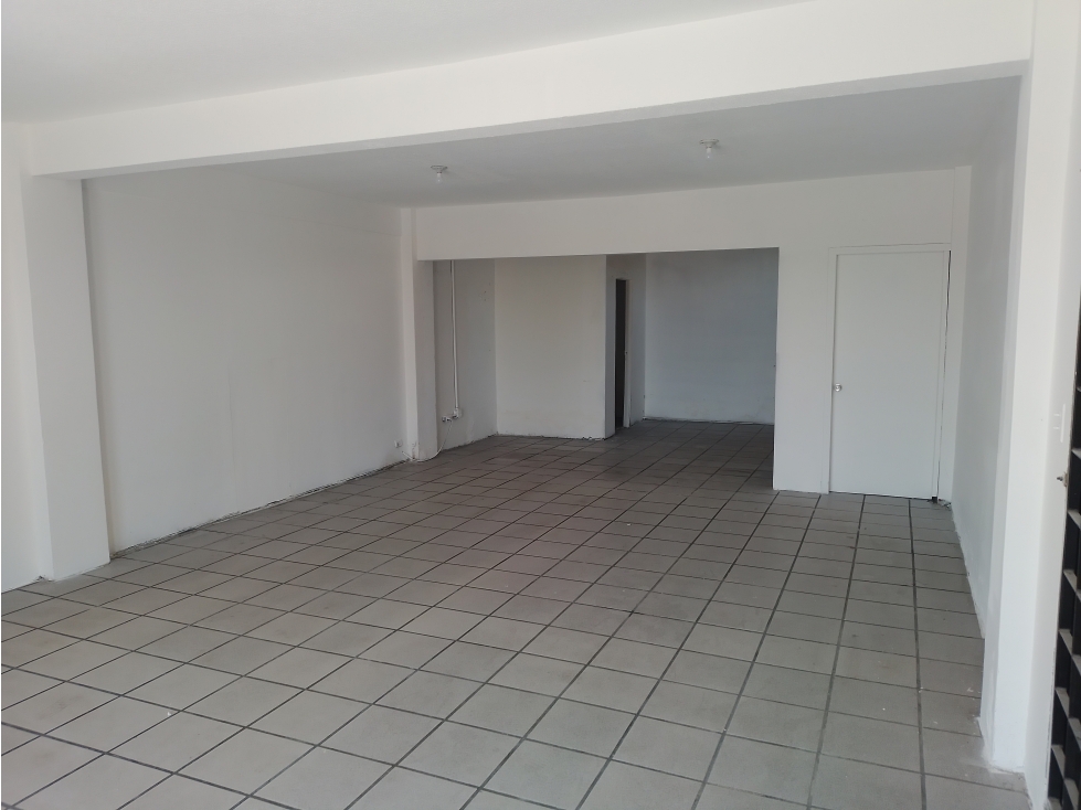 Local comercial en renta en periférico 2481 en col. Marquez de Leon - 2