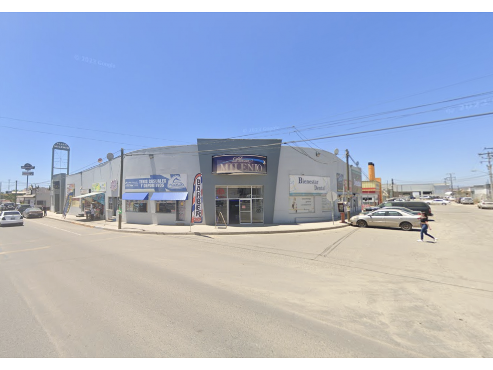 Plaza Comercial en Venta con Alto Flujo Comercial en Ensenada - 1