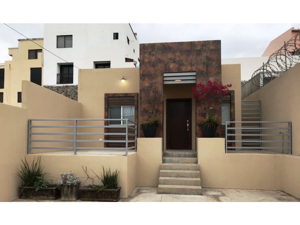 Casa en Renta en Lomas de San Marino, Ensenada - 1